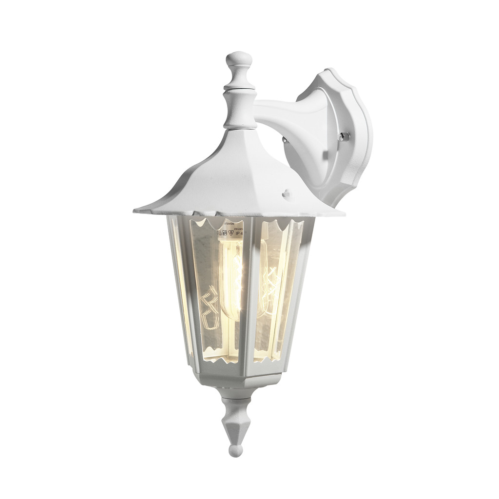 Firenze Hvid udendørslampe Fra Konstsmide - Lampens elegante design og varme lys skaber en indbydende atmosf&aelig;re, der er perfekt til entre og terrasser.