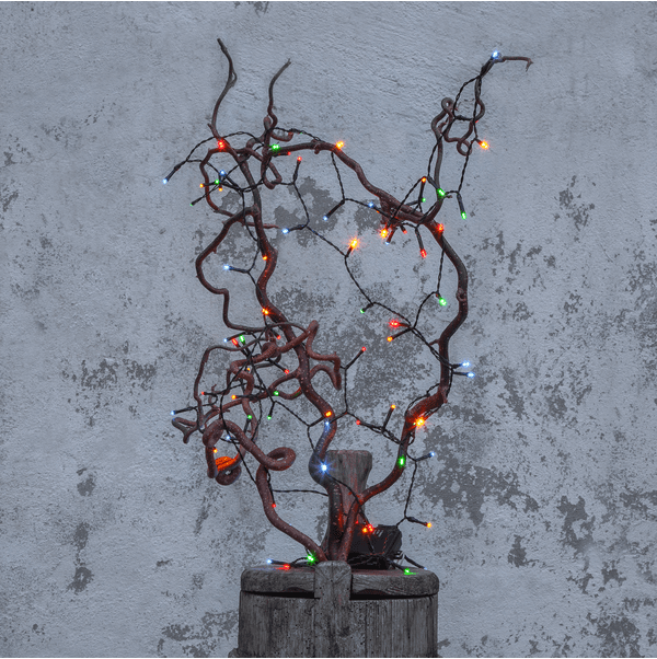 Lyskæde Akku 5m Sort Fra Star Trading - Den er udstyret med en praktisk timerfunktion, der lyser i 6 timer og er slukket i 18 timer for at spare batteri.