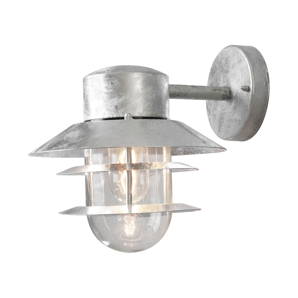 Modena Galvaniseret stål udendørslampe Fra Konstsmide - Med sit beskyttende tag og stilfulde design giver den et behageligt og rettet lys, ideelt til at skabe en tryg og indbydende atmosf&aelig;re udend&oslash;rs.