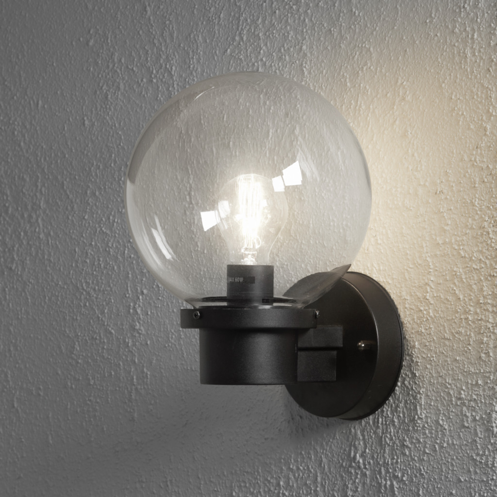 Nemi Sort udendørslampe Fra Konstsmide - Lampen spreder et jævnt og behageligt lys, hvilket gør den ideel til entréer, terrasser og gangbroer.