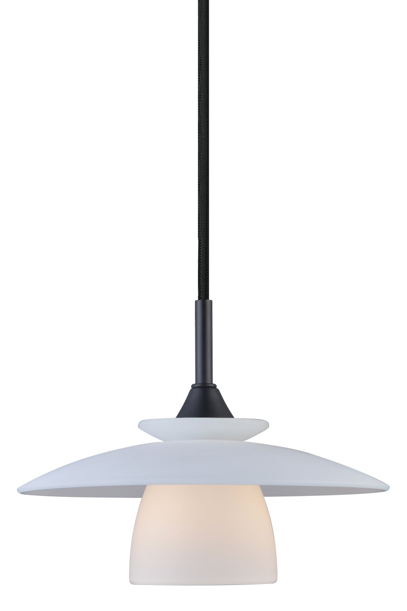 Scandic Ø20 Opal loftslampe Fra Halo Design - Scandic er mere end bare en lampe &ndash; det er en stilfuld detalje, der l&oslash;fter hele rummet og skaber en indbydende atmosf&aelig;re.