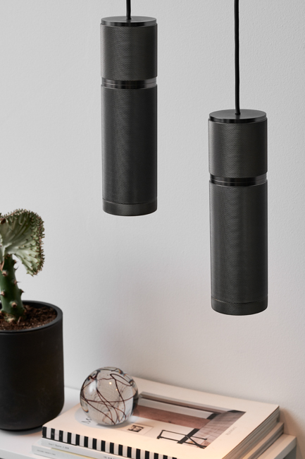 Halo Ø7 Mørkegrå loftslampe Fra Halo Design - Halo er en stilfuld og moderne loftspendel med et minimalistisk design, der passer perfekt ind i det trendy hjem.