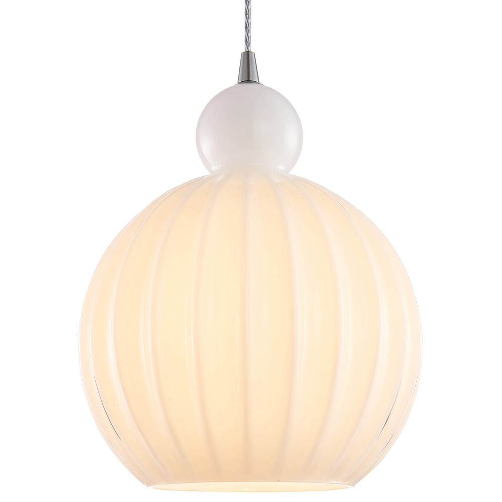 Ball Ball Ø32 Opal loftslampe Fra Halo Design - Ball Ball er et elegant vedhæng lavet af opalglas.