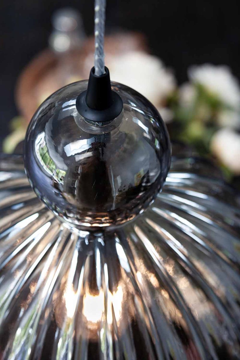 Ball Ball Ø32 Røgfarvet loftslampe Fra Halo Design - Ball Ball er et elegant vedhæng lavet af røget glas.