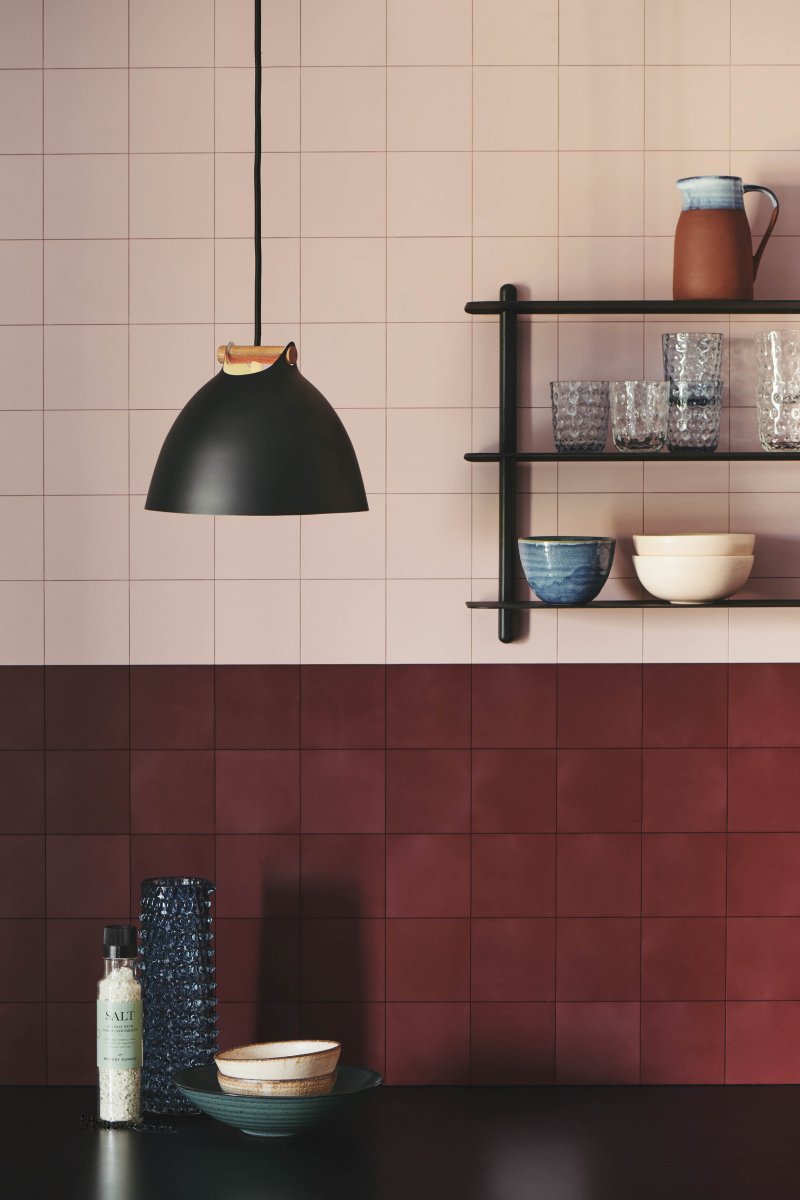 Århus Ø24 Sort loftslampe Fra Halo Design - &Aring;rhus loftlampen kombinerer skandinavisk minimalisme med moderne design for at skabe en lyskilde, der imponerer i ethvert rum.