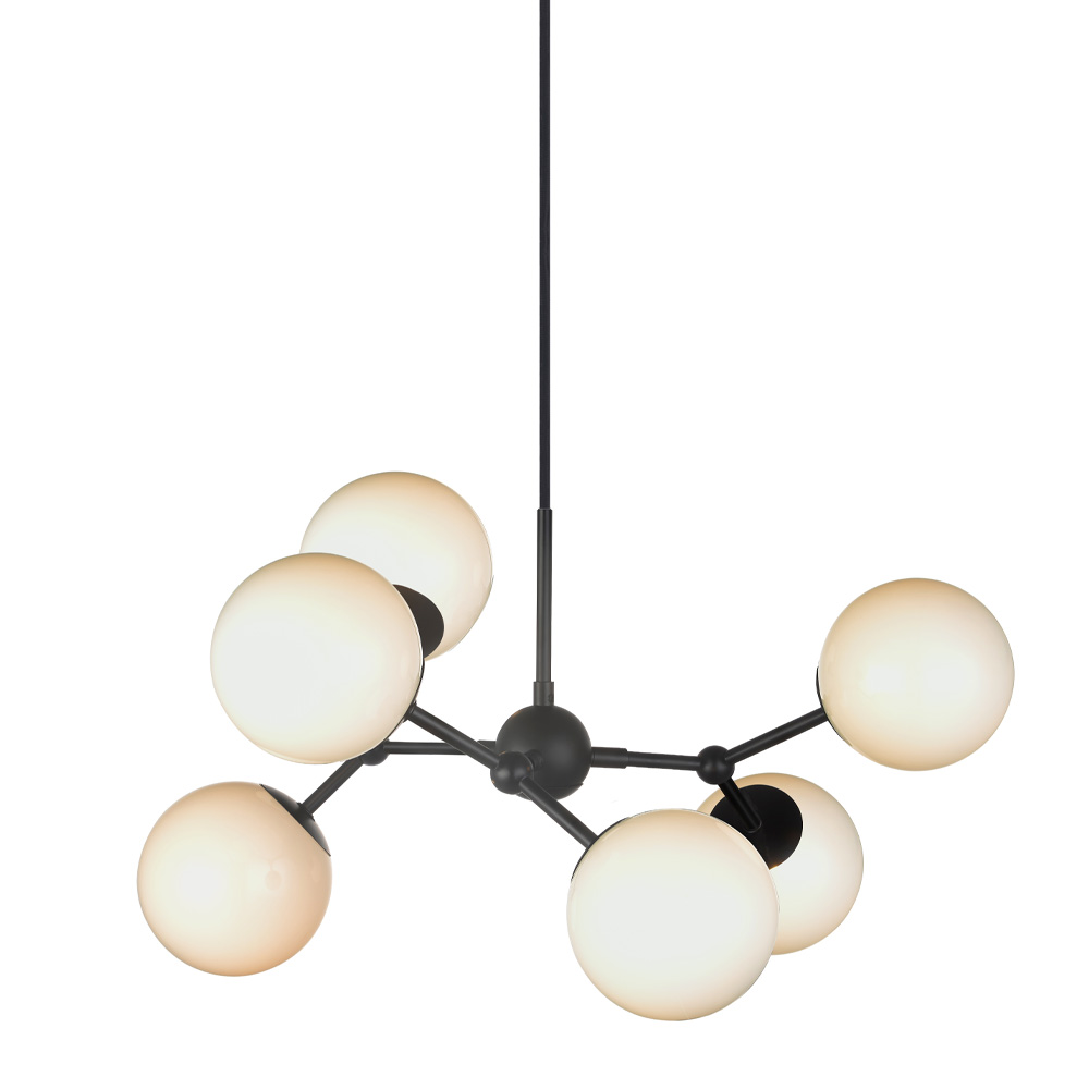 Atom 57cm Sort loftslampe Fra Halo Design - De n&aelig;sten sv&aelig;vende kupler af opalglas skaber en flot spredning af lys i rummet.