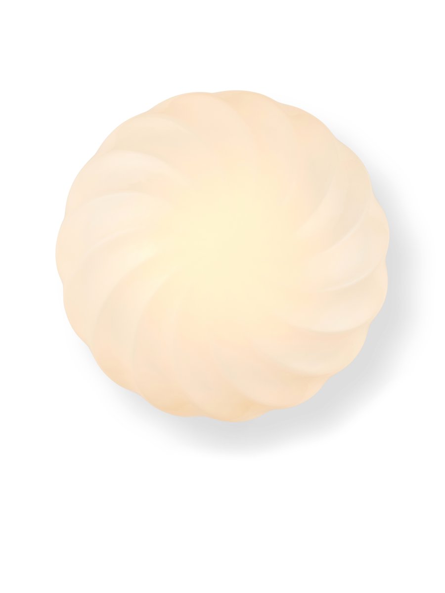 Twist Ø35 Antik messing plafond Fra Halo Design - Twist er perfekt til stuen, sovev&aelig;relset eller gangen og giver en varm og indbydende f&oslash;lelse.