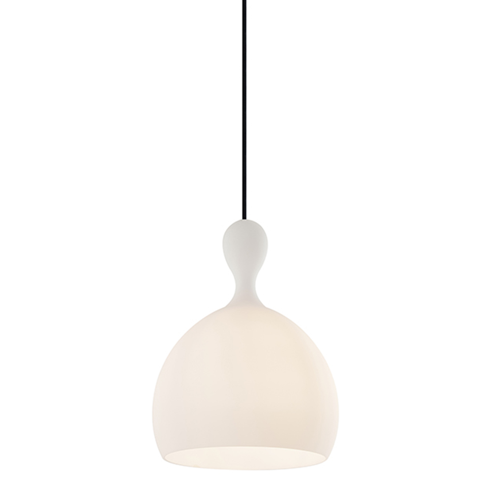 Dueodde Ø24 Opal loftslampe Fra Halo Design - Dueodde er en serie af lamper med buede former og kontrasten mellem opalglas og detaljer i antik messing giver disse lamper en unik stil.