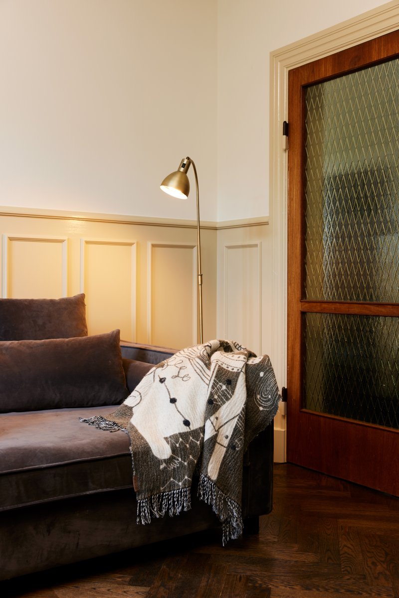 Angora Messing gulvlampe Fra Halo Design - Angora er en klassisk gulvlampe med et moderne design.