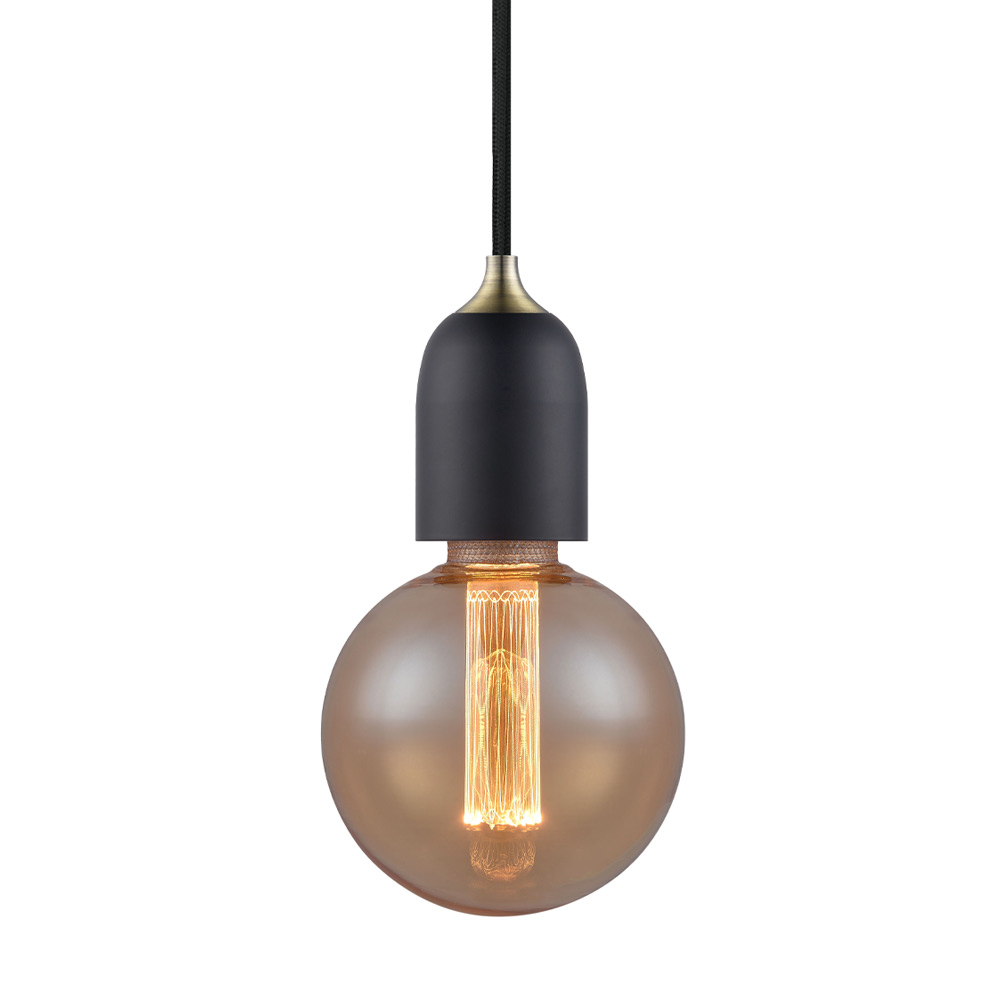 Classic Ø5 Sort loftslampe Fra Halo Design - Placer fx flere i flok over spisebordet eller som pendel i soveværelset over natbordene, eller hvorfor ikke i et hjørne af stuen, hvor der er brug for lidt ekstra hyggebelysning.