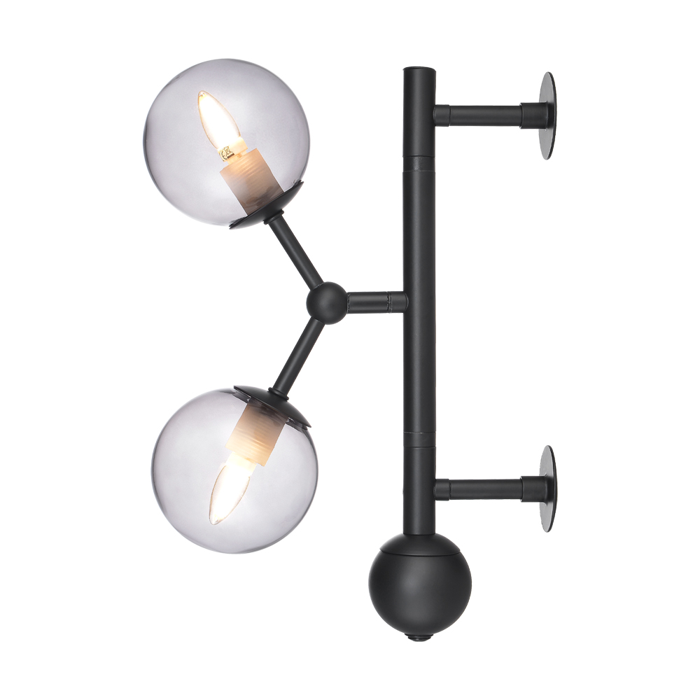Atom 33cm Sort væglampe Fra Halo Design - Atom er en moderne v&aelig;glampe med et stilrent design.