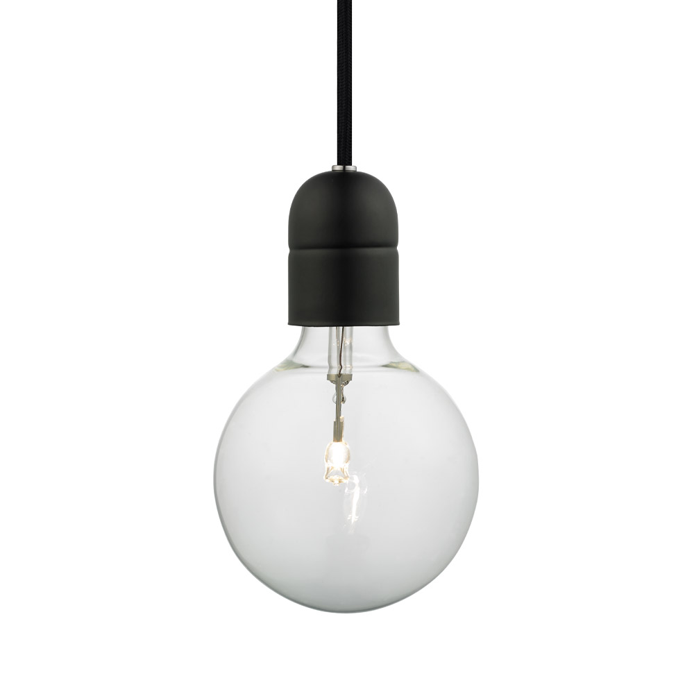 Classic Ø5 Sort loftslampe Fra Halo Design - Placer fx flere i flok over spisebordet eller som pendel i soveværelset over natbordene, eller hvorfor ikke i et hjørne af stuen, hvor der er brug for lidt ekstra hyggebelysning.