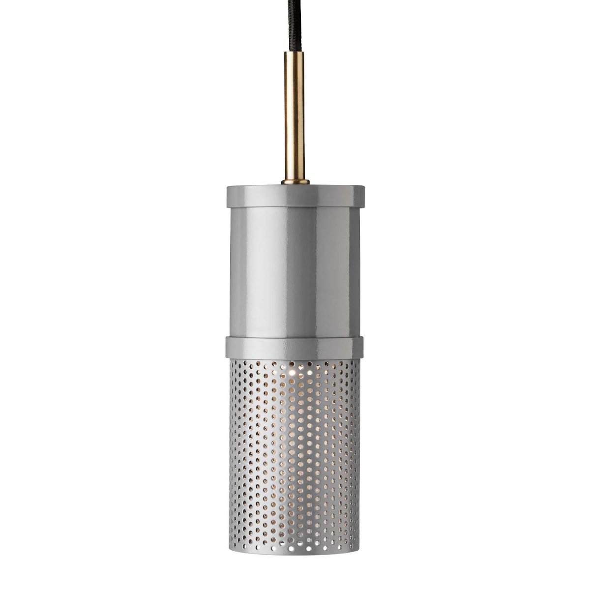 Frame Cylinder Ø6 Lysegrå loftslampe Fra Halo Design - Detaljerne såsom strejf af antik messing og det ydre ærmemønster gør denne serie af lamper æstetisk unik.