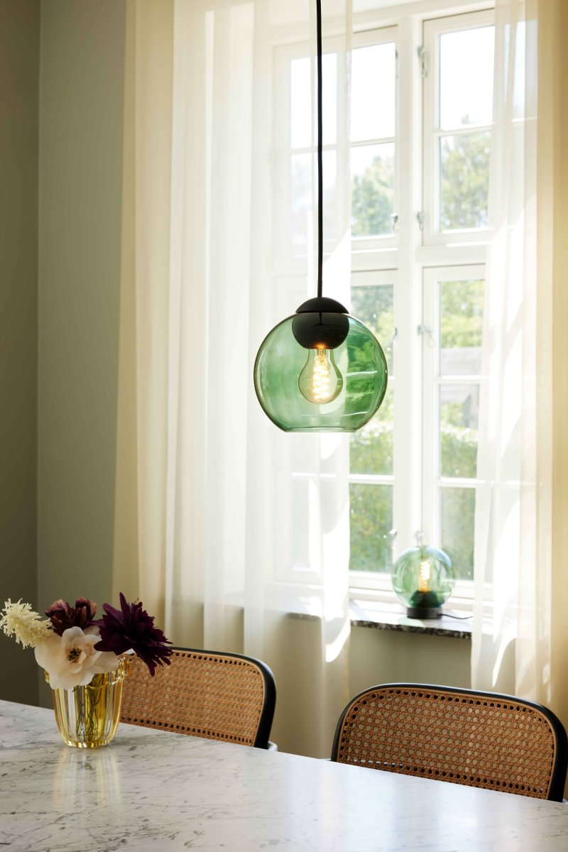 Bubbles Ø18 Grøn loftslampe Fra Halo Design - Den enkle form på Bubbles-lampen giver den et smukt design.