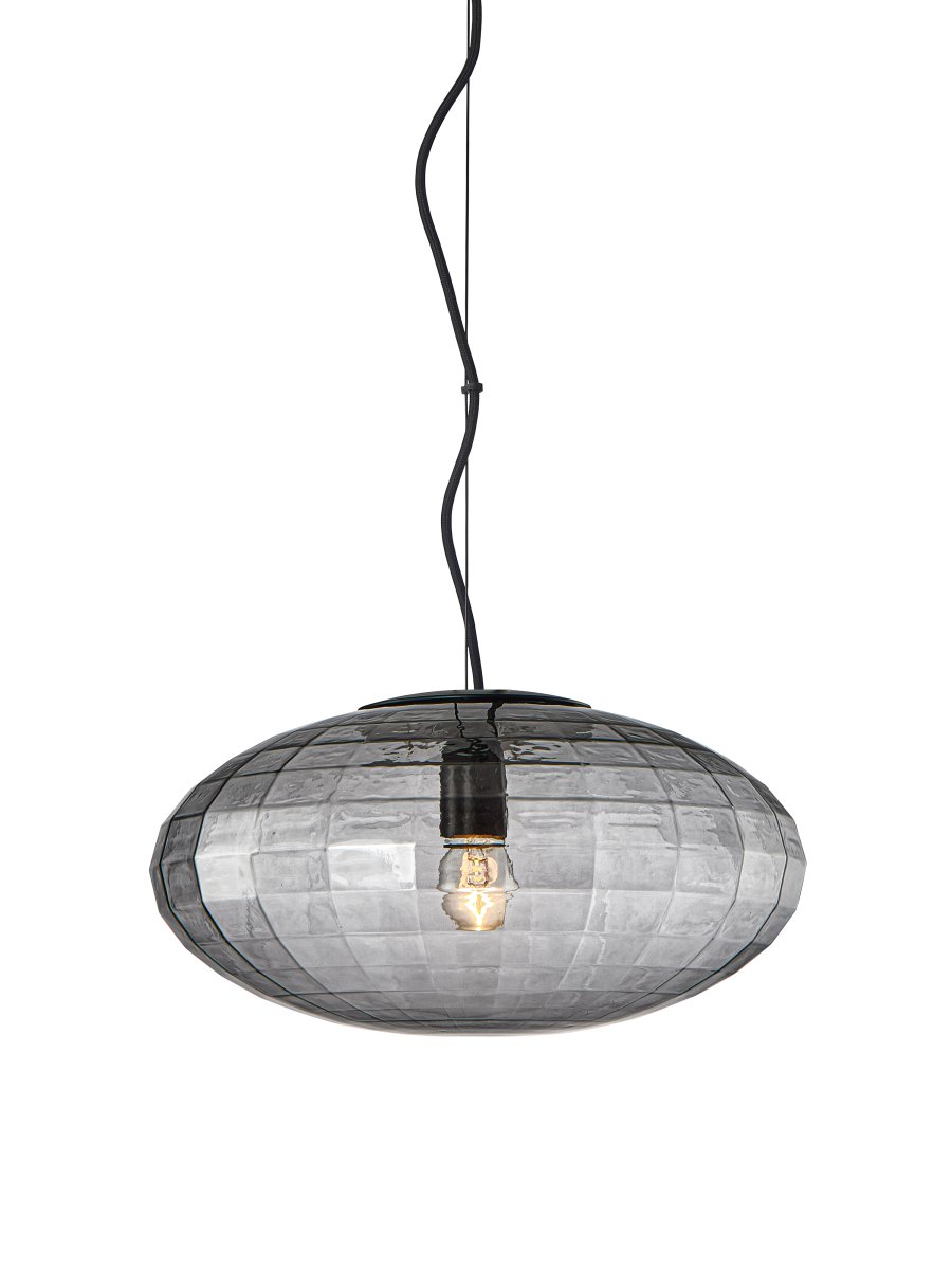Mesh Ø36 Røg loftslampe Fra Halo Design - Mesh har et gitter af ribber i det h&aring;ndbl&aelig;ste glas, som giver synlighed til geometrien af dets design.