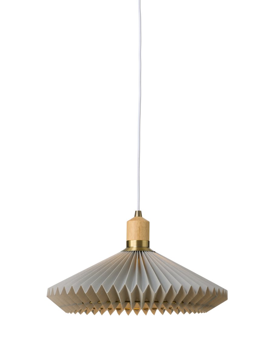 Paris Ø40 Grå loftslampe Fra Halo Design - Med sin diameter på 40 cm spreder Paris et blødt og behageligt lys, der bidrager til en hyggelig atmosfære.