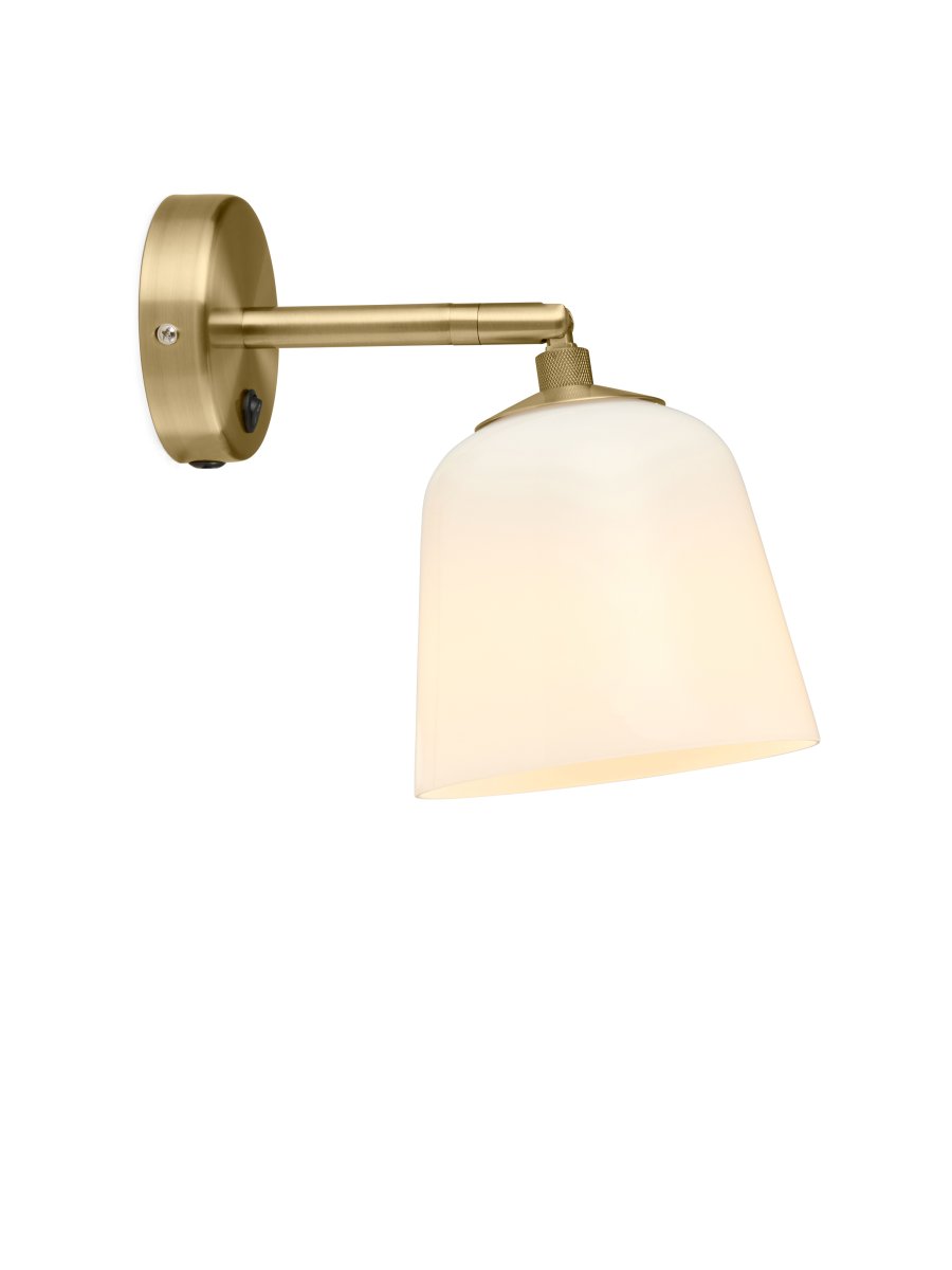 Room 49 Ø15 Antik messing væglampe Fra Halo Design - Rum 49 er en perfekt balance mellem funktion og design &ndash; en lampe, der l&oslash;fter alle rum.