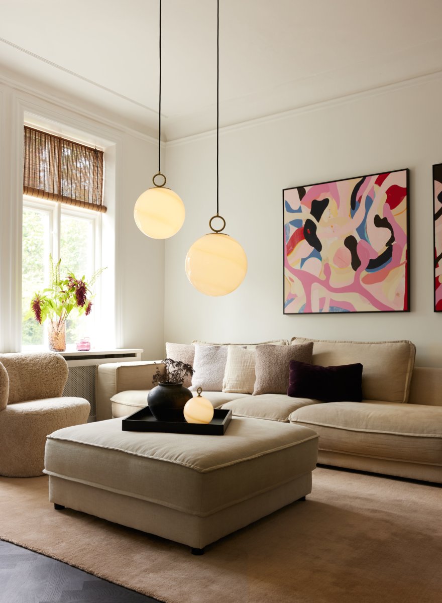 Stockholm 20cm Brun bærbar Fra Halo Design - Med en dæmpbar funktion er den alsidig og velegnet til alle lejligheder, hvilket gør den til en stilfuld og praktisk indretningsdetalje.