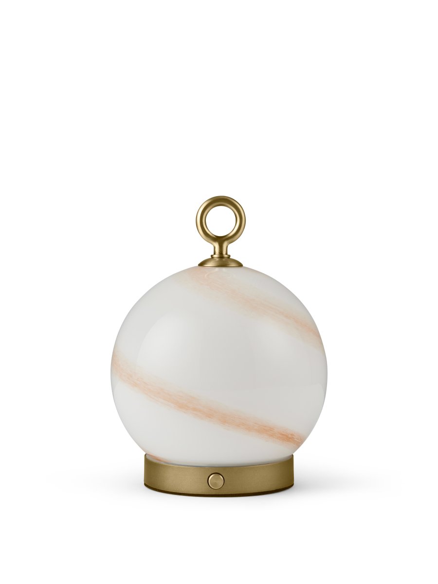 Stockholm 20cm Brun bærbar Fra Halo Design - Med en dæmpbar funktion er den alsidig og velegnet til alle lejligheder, hvilket gør den til en stilfuld og praktisk indretningsdetalje.