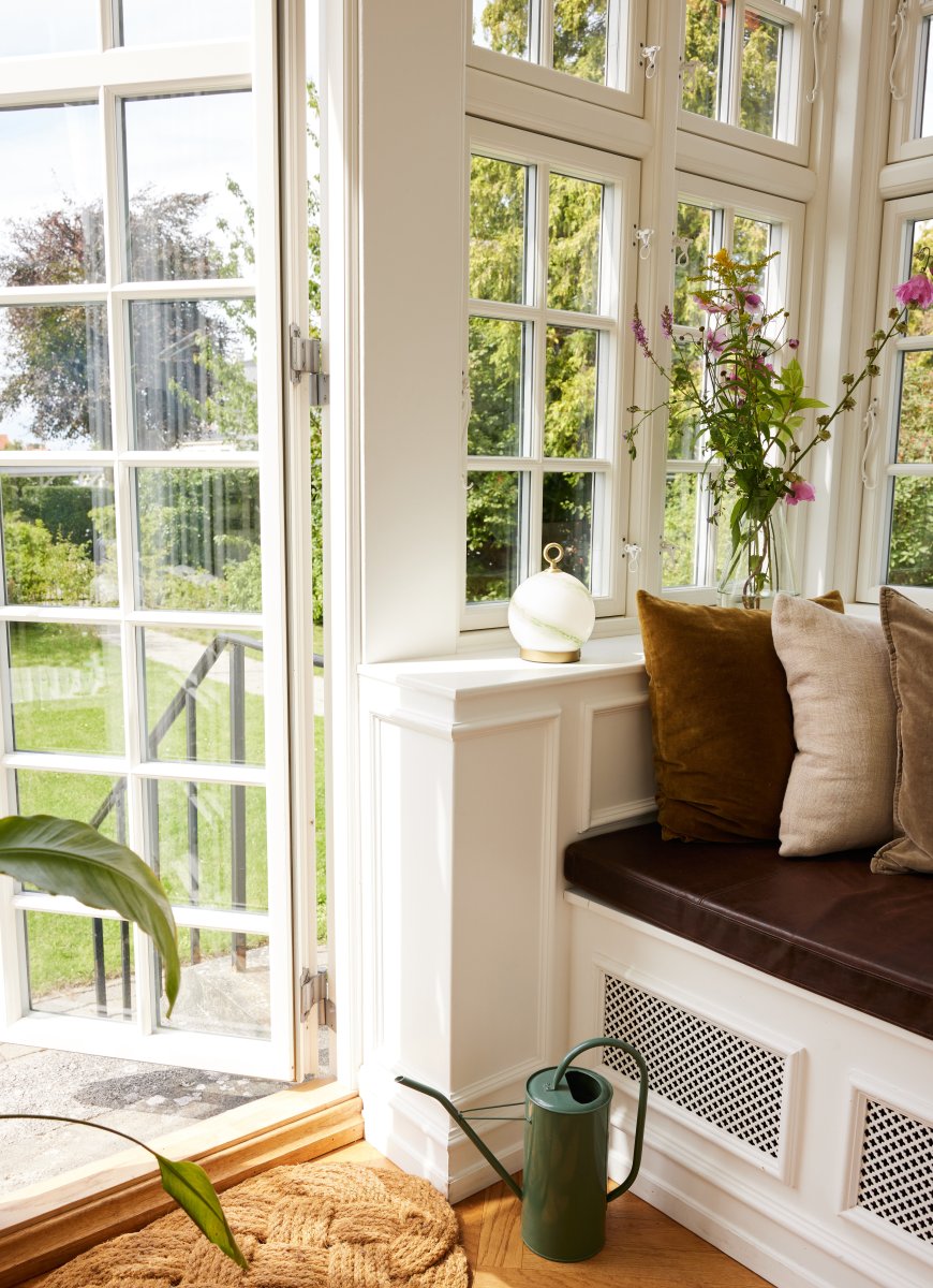 Stockholm 20cm Grøn bærbar Fra Halo Design - Med en dæmpbar funktion er den alsidig og velegnet til alle lejligheder, hvilket gør den til en stilfuld og praktisk indretningsdetalje.