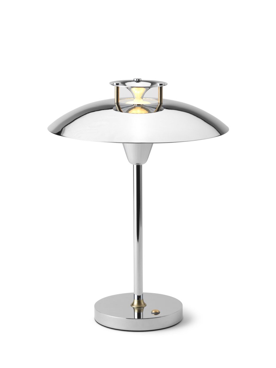 Stepp One-Two -Three 30cm Chrom bærbar Fra Halo Design - Denne bærbare bordlampe i krommetal med elegante messingdetaljer kombinerer stil og funktion.