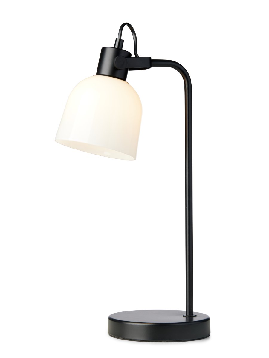 Glow 43cm Sort skrivebordslampe Fra Halo Design - Opalglasskærmen giver en flot lysspredning og derfor; den kan vinkles, det giver dig mulighed for at bruge lampen som både læselampe og som dekorativ almenbelysning.