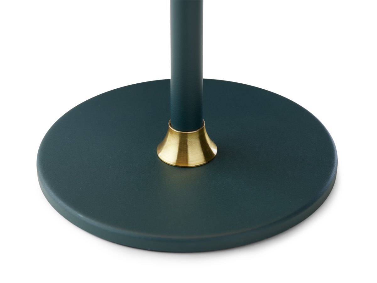 Moon Light 27cm Grøn bærbar Fra Halo Design - Det genopladelige batteri giver fleksibilitet og med det medf&oslash;lgende USB-kabel kan du nemt oplade det.