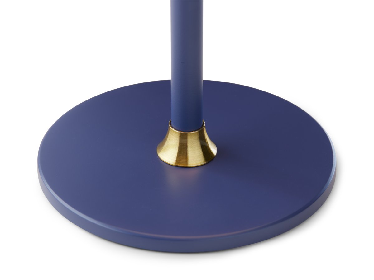 Moon Light 27cm Blå bærbar Fra Halo Design - Det genopladelige batteri giver fleksibilitet og med det medf&oslash;lgende USB-kabel kan du nemt oplade det.