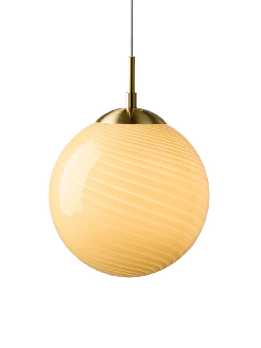 Zoom billede af Candy Ball Ø25 Cremet hvid loftslampe Fra Halo Design - Candy Ball er en elegant loftspendel, der kombinerer smukt håndværk med moderne design.