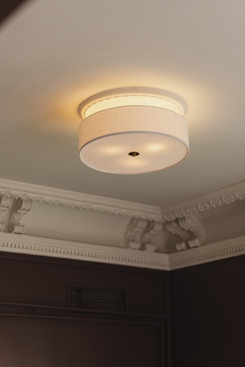 Noah Ø50 Hvid plafond Fra Globen Lighting - Noah er en stilfuld og dekorativ loftslampe, håndlavet i hvidt hørstof med en smuk, levende struktur.