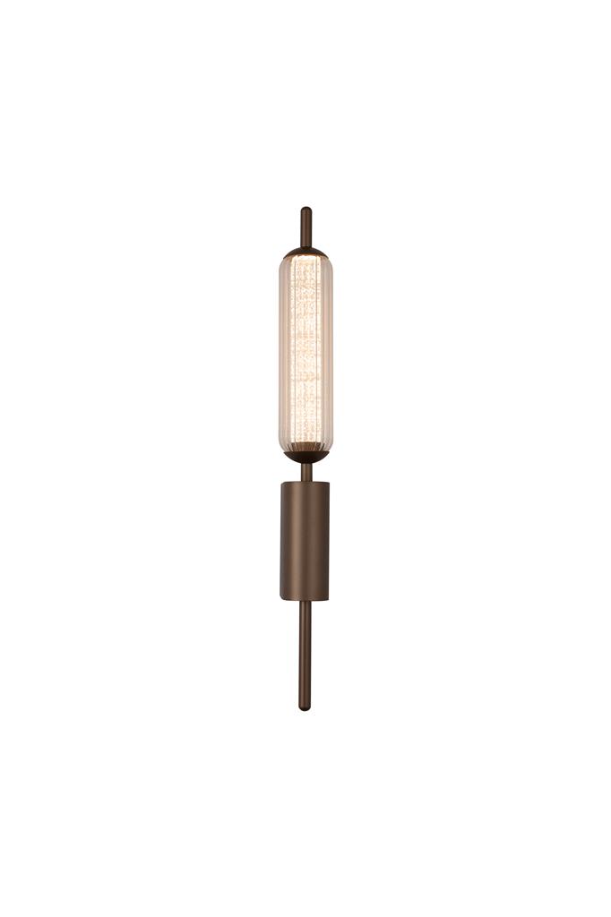 Cattail 54cm Brun væglampe Fra Searchlight - Den slanke silhuet i brunt metal er kombineret med en klar, riflet glassk&aelig;rm og en dekorativ, tekstureret diffuser, der fanger og bryder lyset p&aring; en smuk m&aring;de.