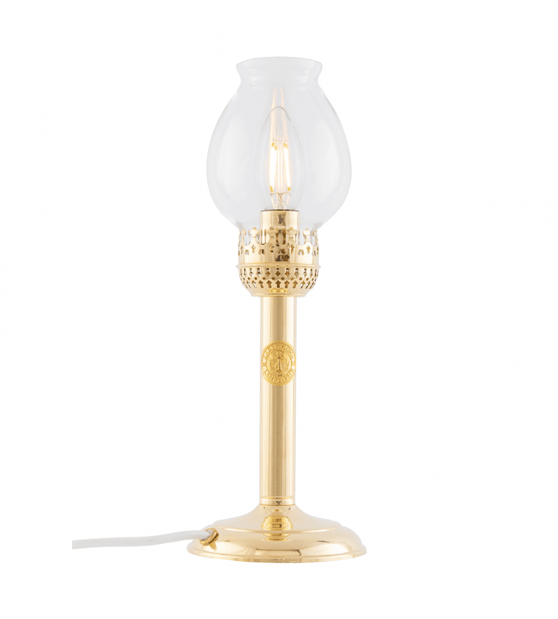 Karlskrona Elec Lantern Messing Fra Karlskrona lampfabrik - Den klassiske Karlskrona-lanterne i elektrificeret udgave har v&aelig;ret i Karlskrona Lampfabriks sortiment i over 100 &aring;r og er stadig meget popul&aelig;r.