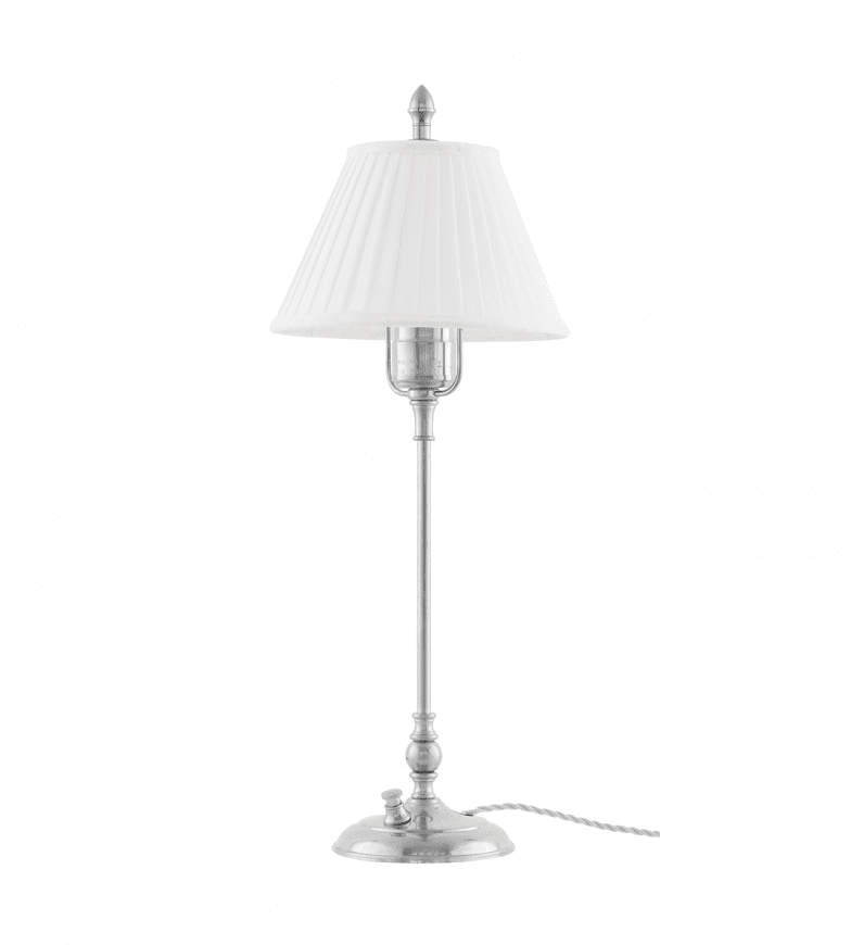 Ankarcrona Nikkel Fra Karlskrona lampfabrik - Lampsk&auml;rmen h&aring;lls upp av en m&auml;ssingslyra, vilket ger ett gedignare k&auml;nsla &auml;n sk&auml;rmar med fasta vitlackerade lyror.