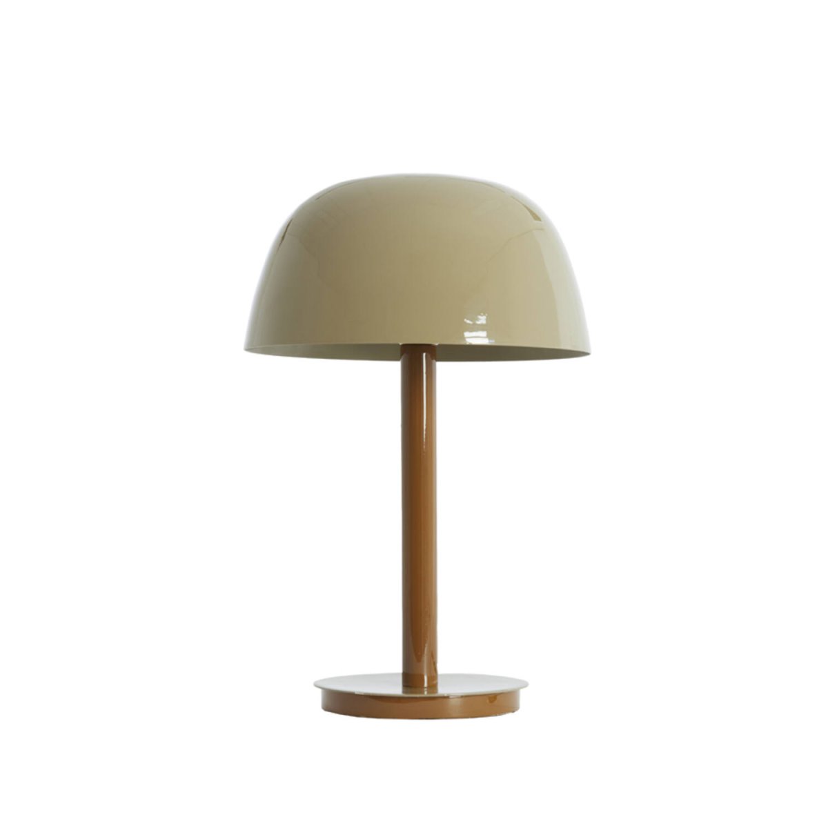 Marivet 48cm Brun bordlampe Fra Light & Living - Den minimalistiske form og den skinnende overflade giver et moderne og elegant indtryk, der passer lige s&aring; godt i stuen som p&aring; skrivebordet eller natbordet.