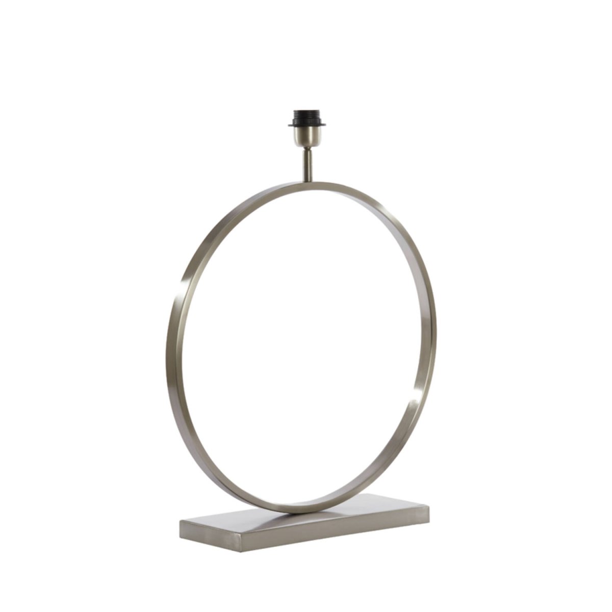 Liva 62cm Sølv lampefod Fra Light & Living - Det stilfulde cirkulære design giver lampefoden et sofistikeret og tidløst udtryk, perfekt til at skabe en luksuriøs følelse i dit hjem.