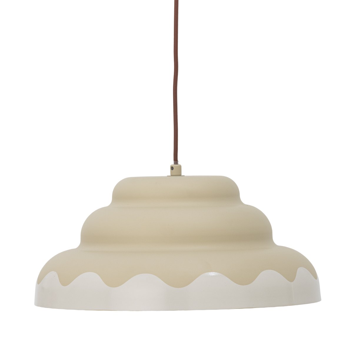 Lacya Ø40 Beige loftslampe Fra Bloomingville - Den unikke form og de subtile toner g&oslash;r Lacya til en perfekt detalje i alt fra k&oslash;kken og spisestue til sovev&aelig;relse og stue - en pendel, der skaber stilfuld harmoni i rummet.