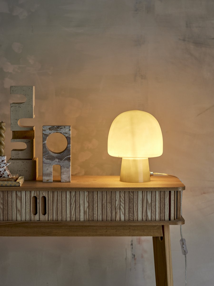 Paddy 26cm Grøn bordlampe Fra Bloomingville - Hver lampe er unikt fremstillet, hvilket betyder, at der kan forekomme sm&aring; variationer i farve og form - og det er netop det, der g&oslash;r Paddy s&aring; speciel.