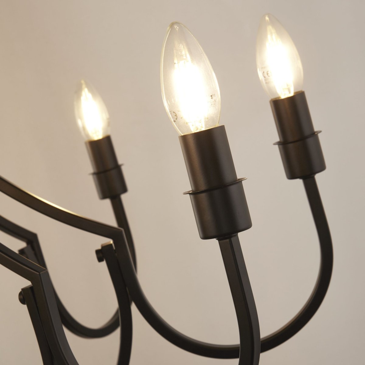 Lodge Ø75 Sort loftslampe Fra Searchlight - Lodge er en stilfuld pendellampe med en elegant silhuet og et åbent design, der giver dine valgte lyskilder hovedrollen.