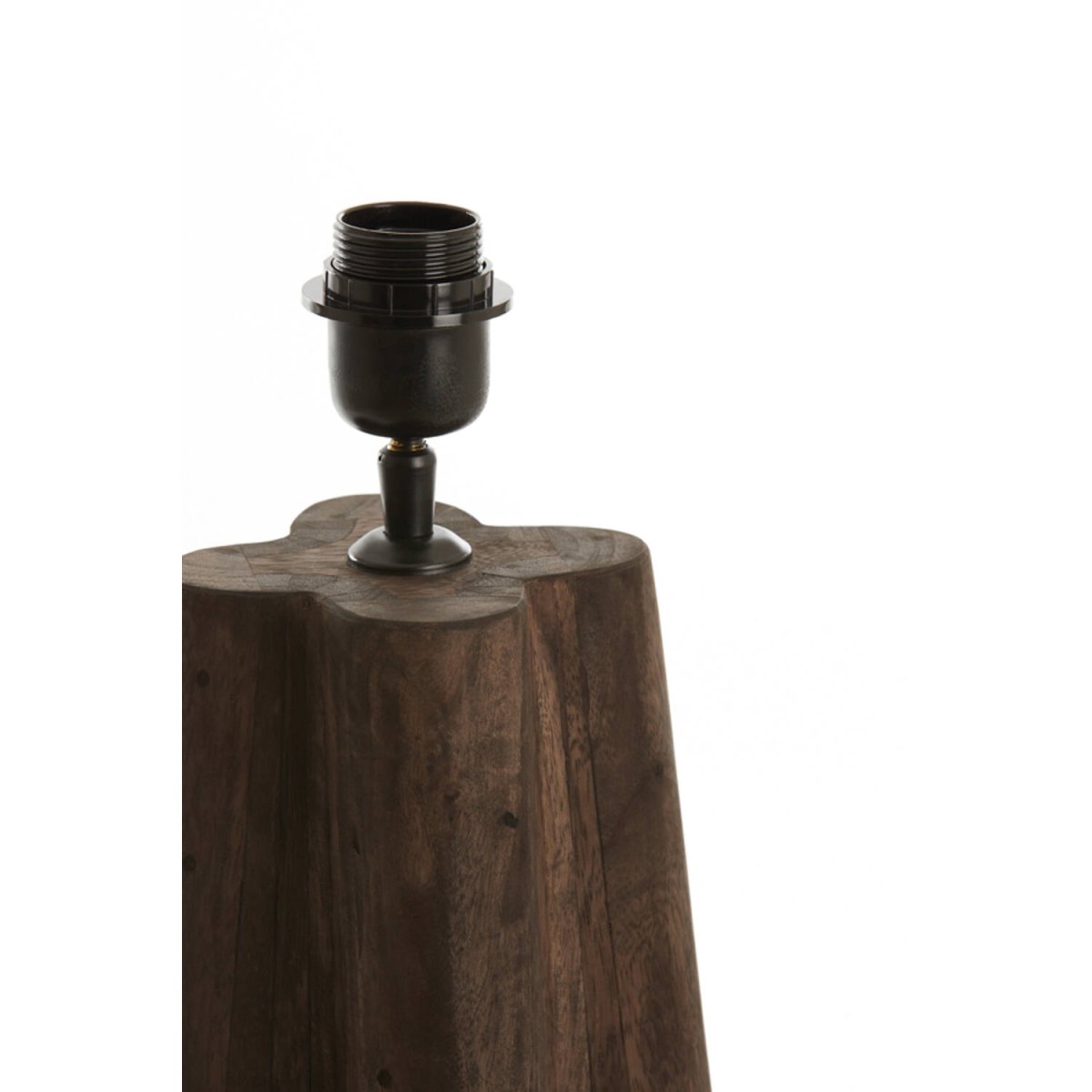 Navelli 40cm Træ lampefod Fra Light & Living - Denne lampefod er lavet af massivt træ med en mat mørkebrun finish og giver et jordnært og sofistikeret udtryk.