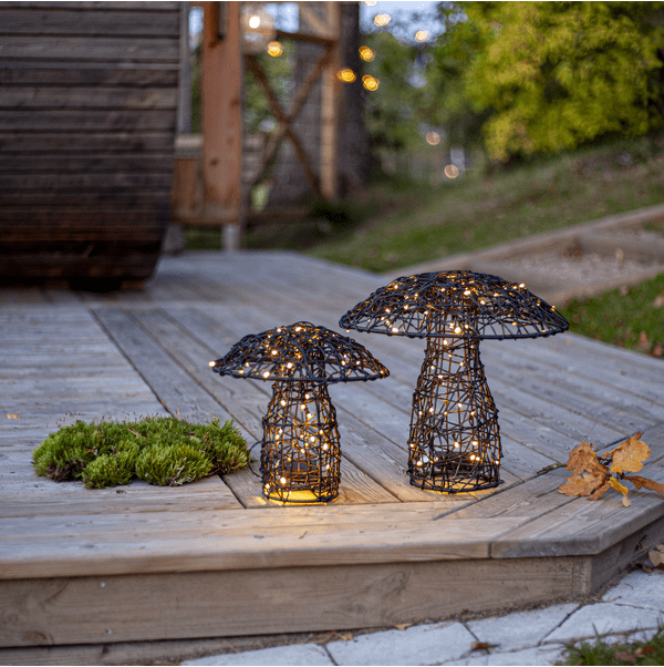 Otto 34cm Sort Fra Star Trading - Otto er en smuk batteridrevet udend&oslash;rsdekoration formet som en svamp.