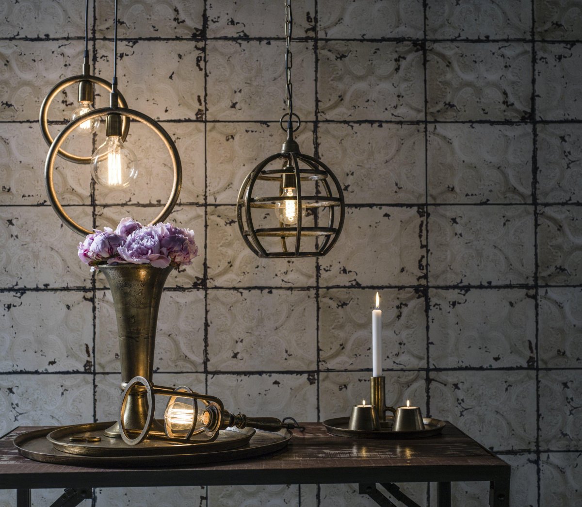 Circle Ø25 Sølv loftslampe Fra PR Home - Circle loftslampe er en enkel og stilfuld loftslampe i metal.