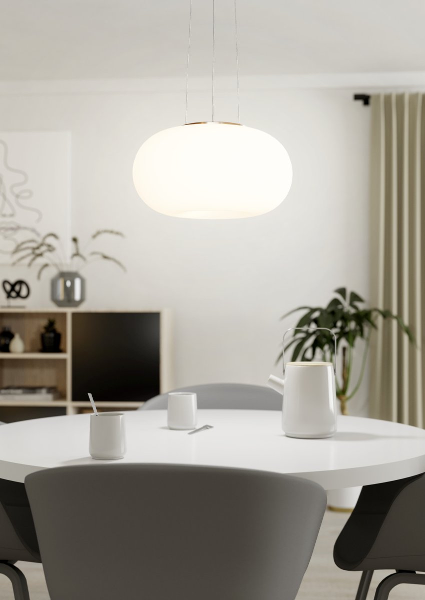 Optica Ø45 Hvid loftslampe Fra Eglo - Lampen er lavet af metal med en mat nikkelfinish og har en rund opalglassk&aelig;rm, der spreder lyset j&aelig;vnt og bl&aelig;ndfrit.