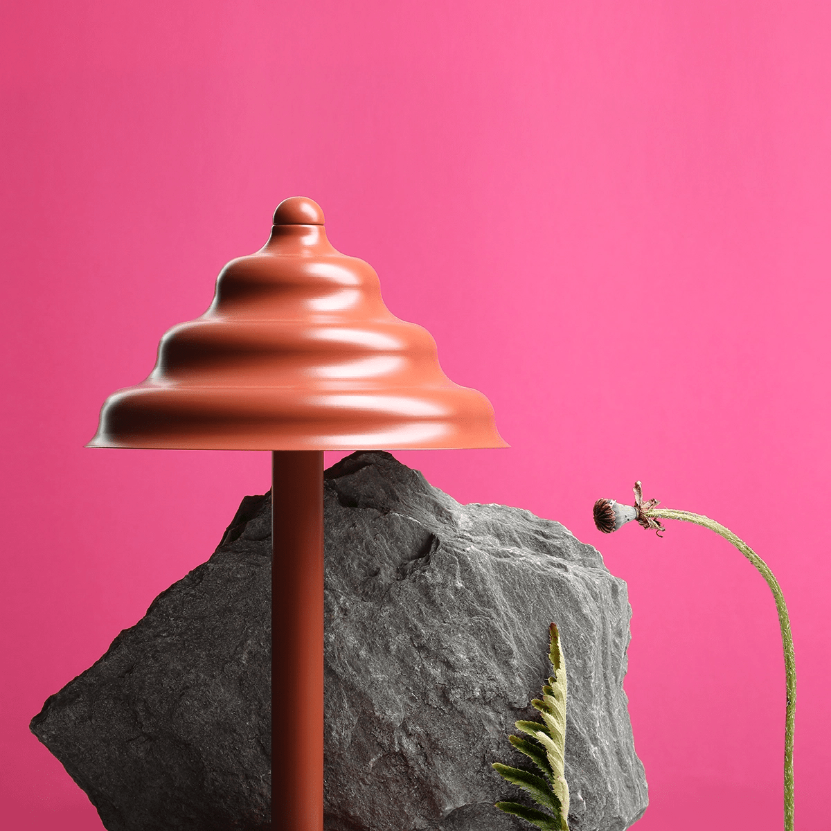 Wave 36cm Orange bordlampe Fra Artera - Wave er en moderne bordlampe med retrodesign, som gør den til alsidig belysning og passer ind i ethvert hjem.