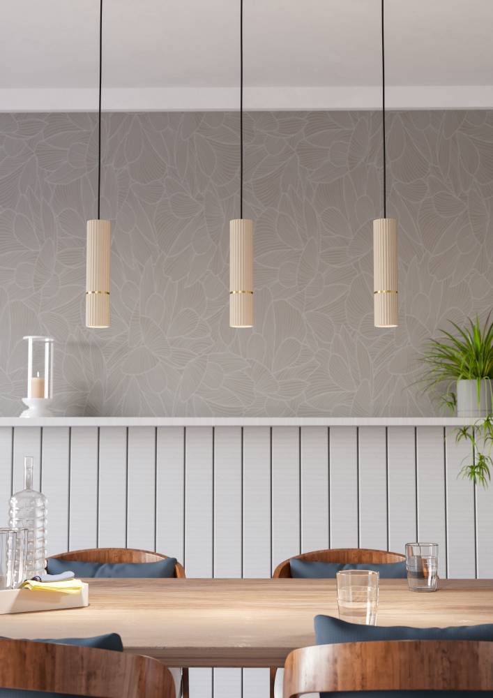 Caminia 77cm Beige loftslampe Fra Eglo - Med sit minimalistiske og afstribede design smelter lampen ind i traditionelt skandinavisk og moderne interiør og giver et behageligt lys, der forstærker stemningen i rummet.