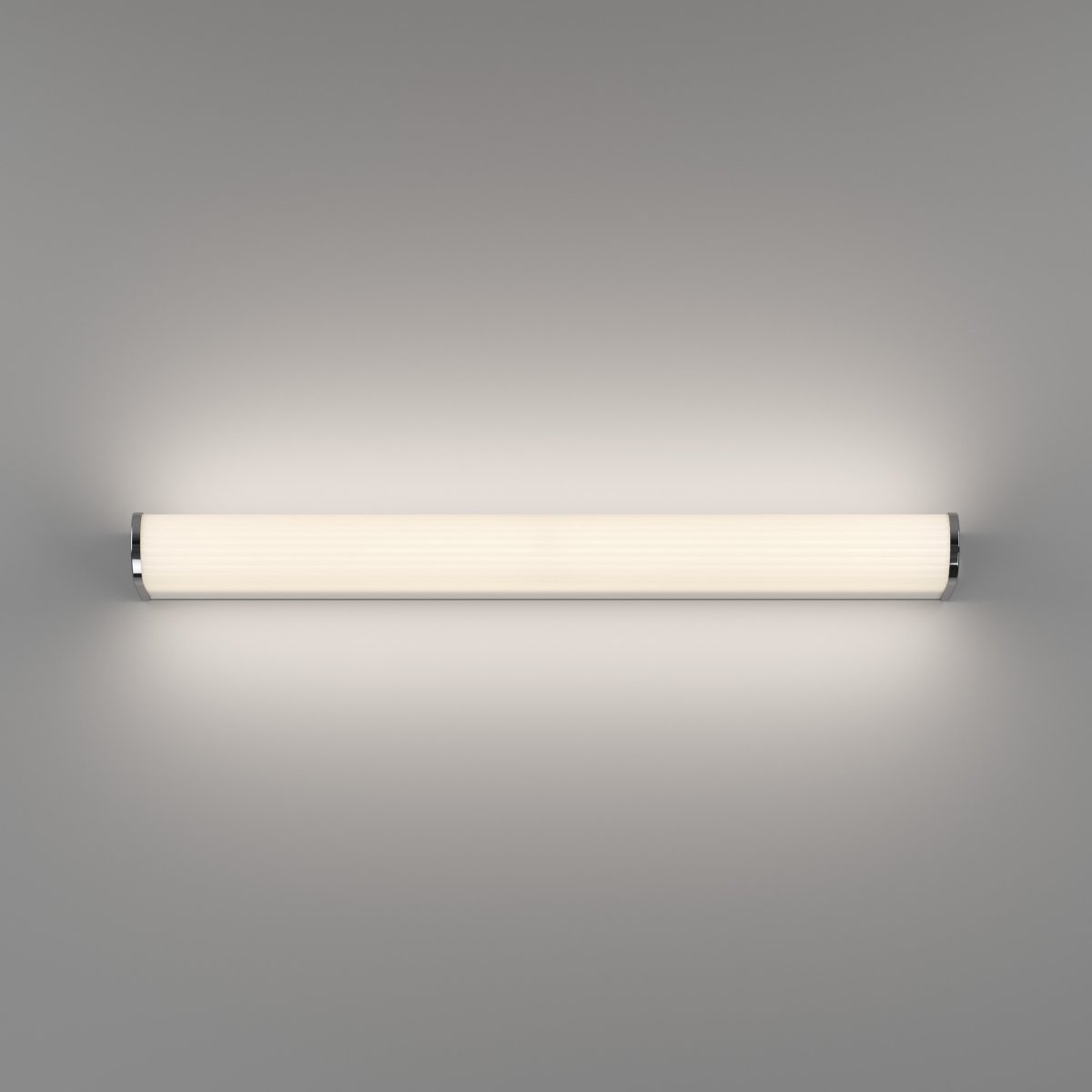 Patrovaro 60cm Hvid badeværelseslampe Fra Eglo - Lampen har en integreret LED med en lysstrøm på 2000 lumen, og farvetemperaturen kan justeres i tre trin fra hvidt til køligt hvidt lys.
