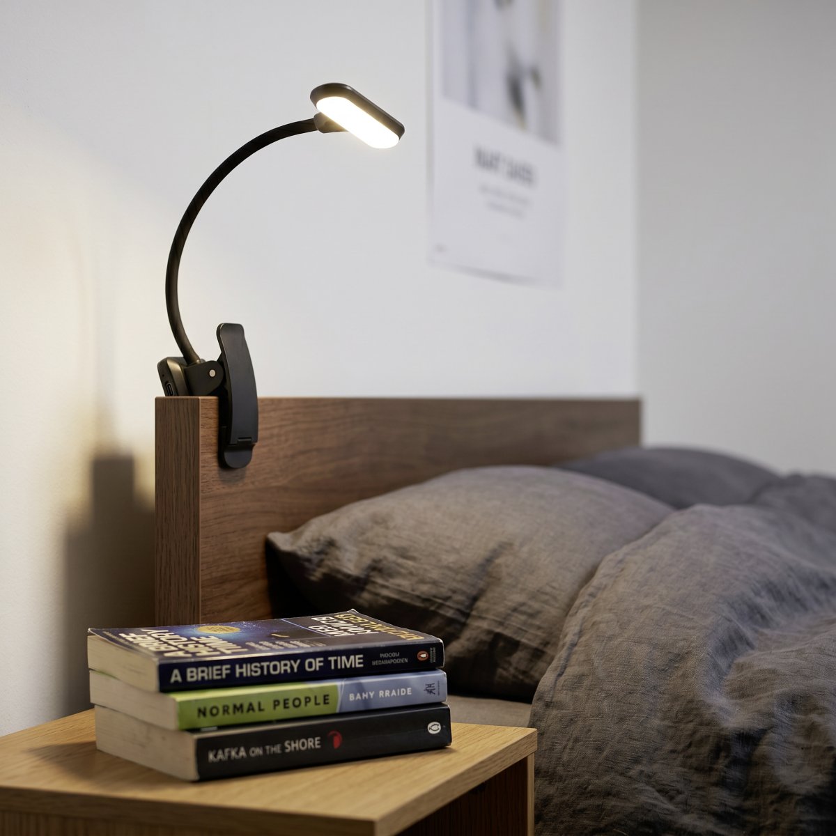 Yamenzi Sort bærbar Fra Eglo - Yamenzi er en praktisk og fleksibel LED-lampe med en klemme, der gør den nem at placere på for eksempel et skrivebord, en hovedgærde eller en hylde.