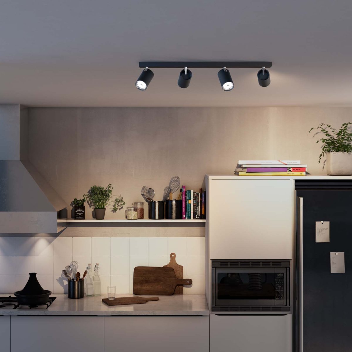 Kosipo 4 Sort spotlight Fra Philips - Kosipo 4 er en moderne spotlight fra Philips myLiving Contemporary, der kombinerer stilfuldt design med funktionelt lys.