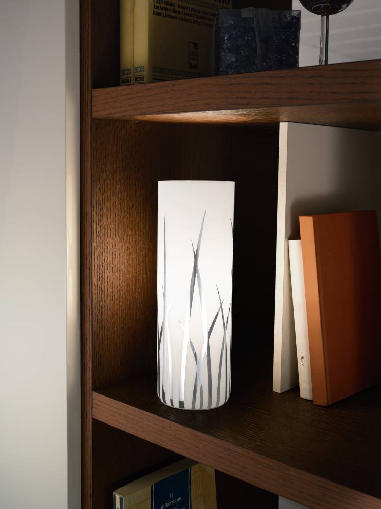 Rivato 26cm Hvid bordlampe Fra Eglo - Lampens design passer til både moderne og klassiske miljøer, og bliver et smukt indslag i dit hjem, samtidig med at den byder på praktisk belysning.