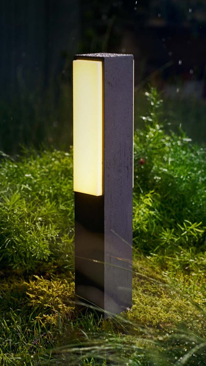 Stratosphere 42cm Antracit pullerter Fra Philips - holder længere end tilsvarende Philips LED udendørslys &ndash; og bruger 50 % mindre energi.