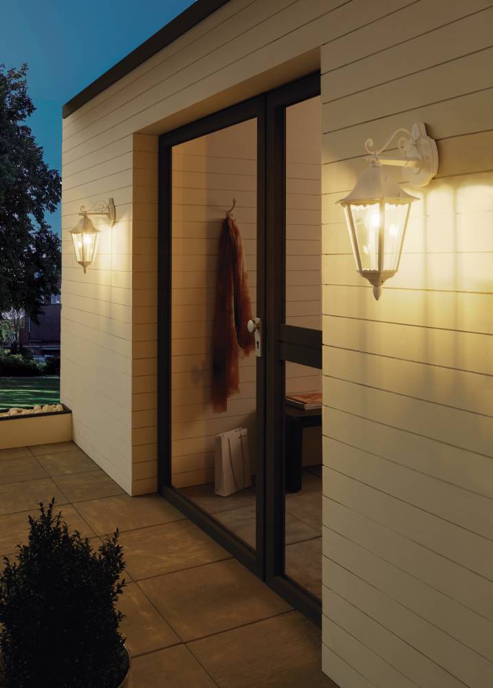 Navedo Hvid udendørslampe Fra Eglo - Fyld dit udendørs miljø&ouml; med stil og lys med vores elegante væglampe.